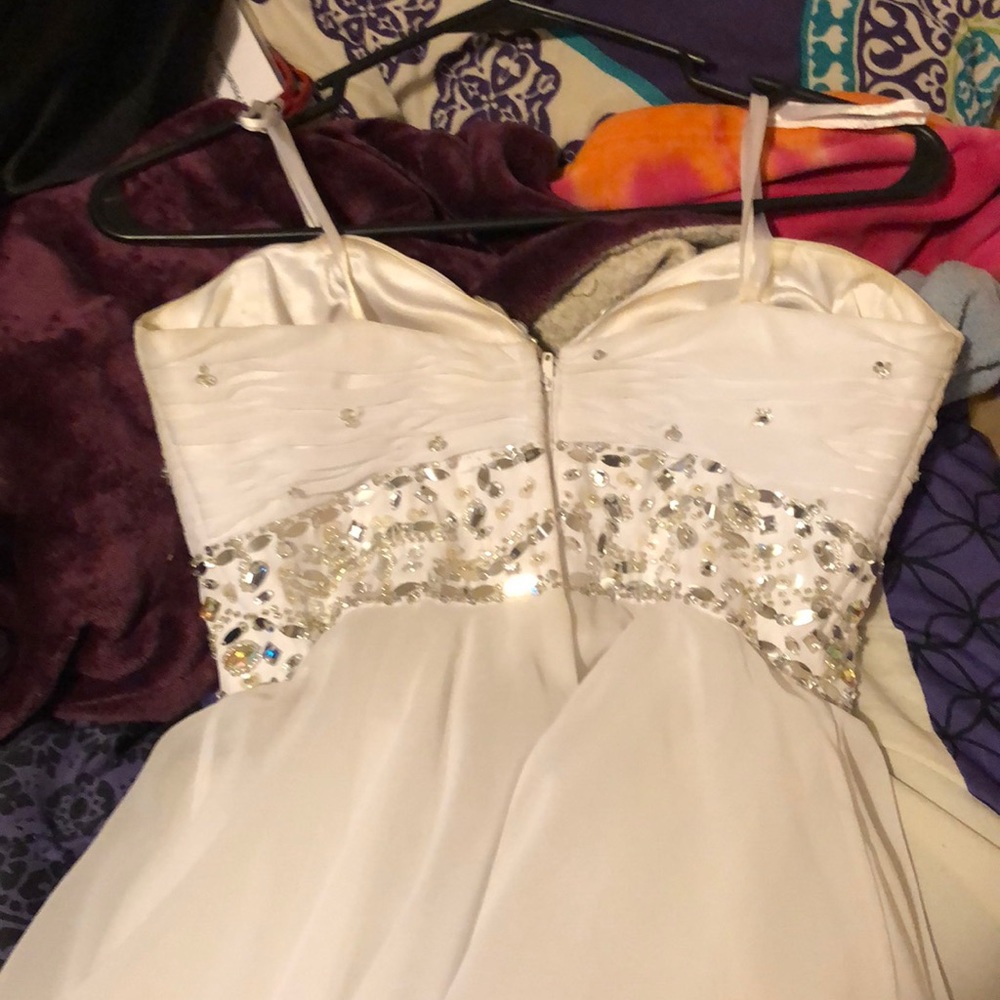 White prom mini - Picture 3 of 3